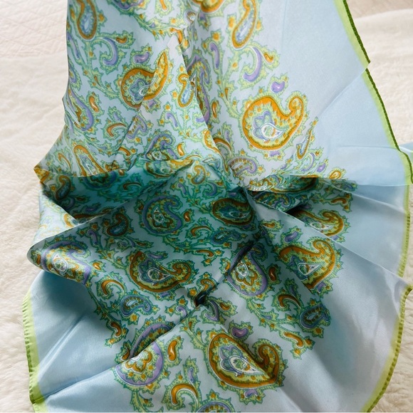 23”x23” Vintage from 1990’s Scarf. - Picture 1 of 5